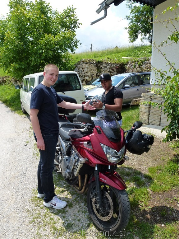 s25