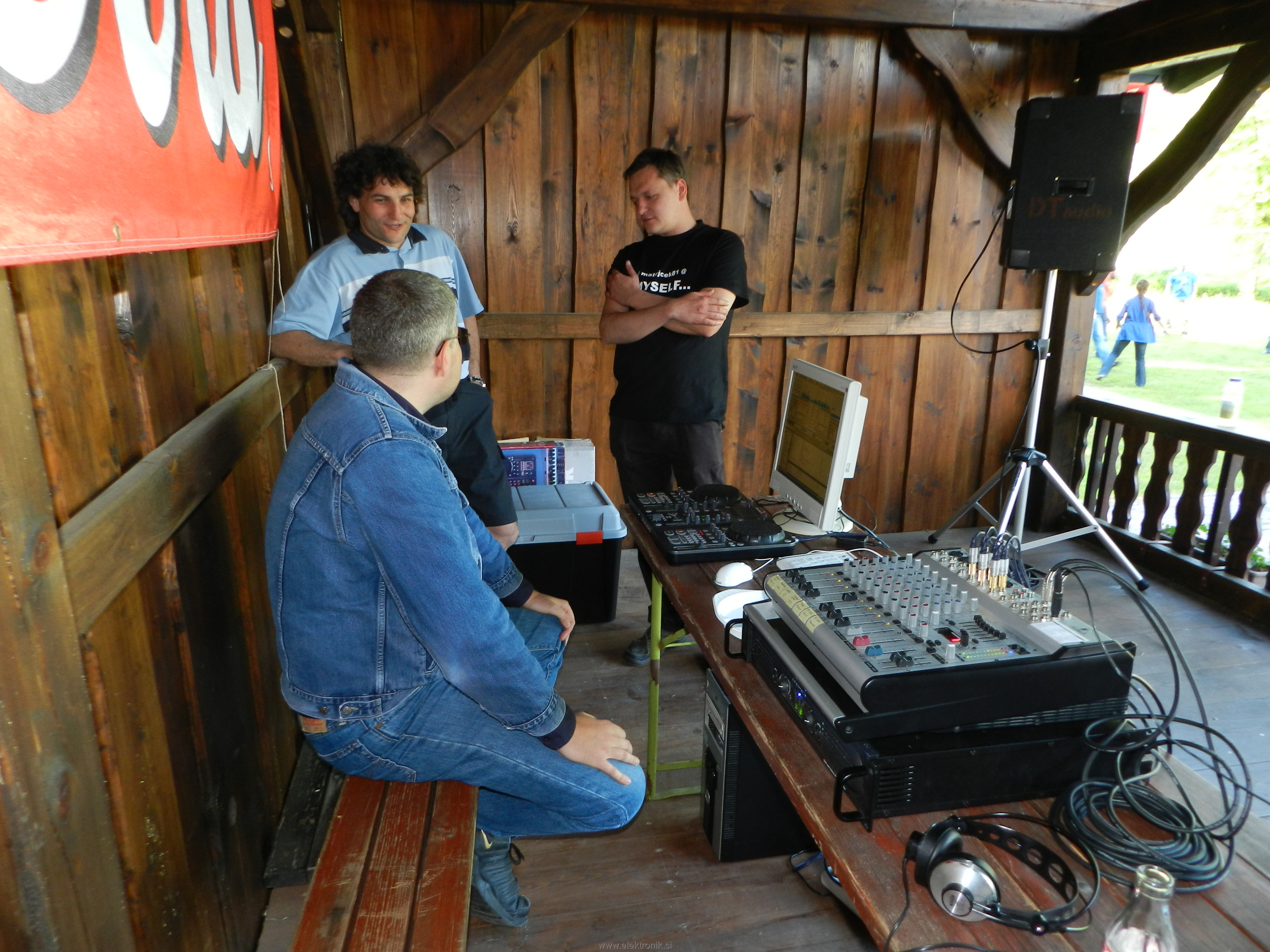 Glazbeni mojster, sladoledar (pegla) in vinar (Matejek)