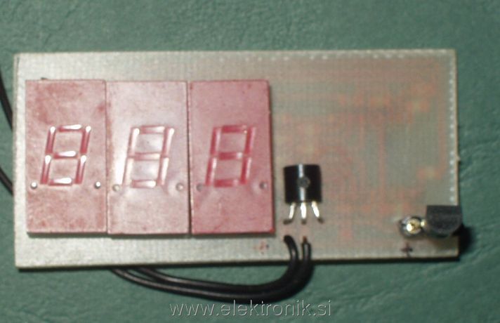 Termometer s PIC16C54 stran displeja